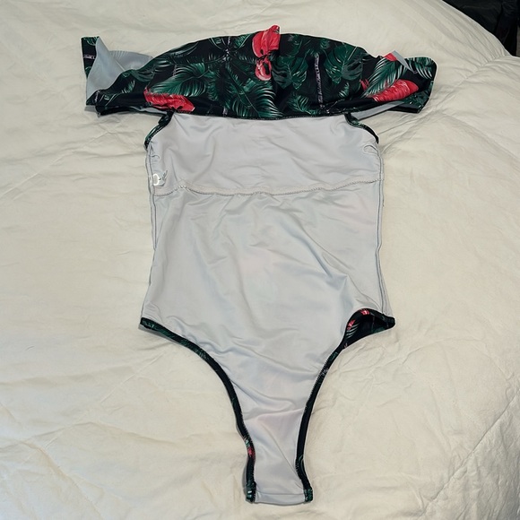 Off the shoulder one piece flamingo swimsuit size large - Picture 4 of 5